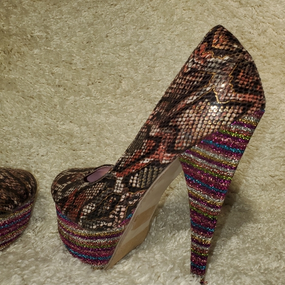 Mona Mia Collezion Leopard Stiletto heels sz 7 1/2 - Picture 6 of 13